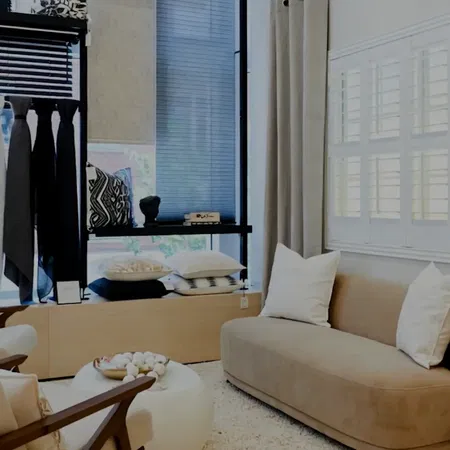 Voyez. Touchez. Essayez. Voyez. Touchez. Essayez.